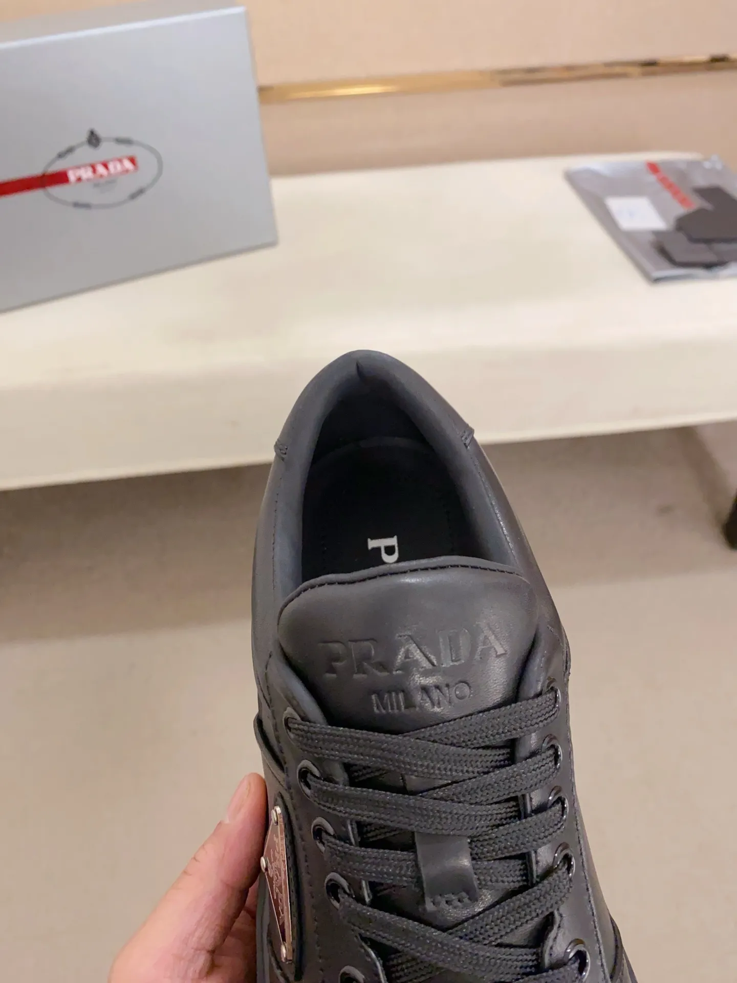 Men's shoes💰 620💰 ✔️✔️✔️Higher version High-quality new PRADA counters are launched simultaneously. The new men's shoes and 😘fabrics are selected from first-layer cowhide and are made by pure handicrafts. Lining: Full cowhide lining. 👍🏿 High-end ☄️ air-cushion molded anti-slip rubber outsole, exquisite lines, simple and elegant, comfortable and high-end for leisure travel. Code number: 38 to 44